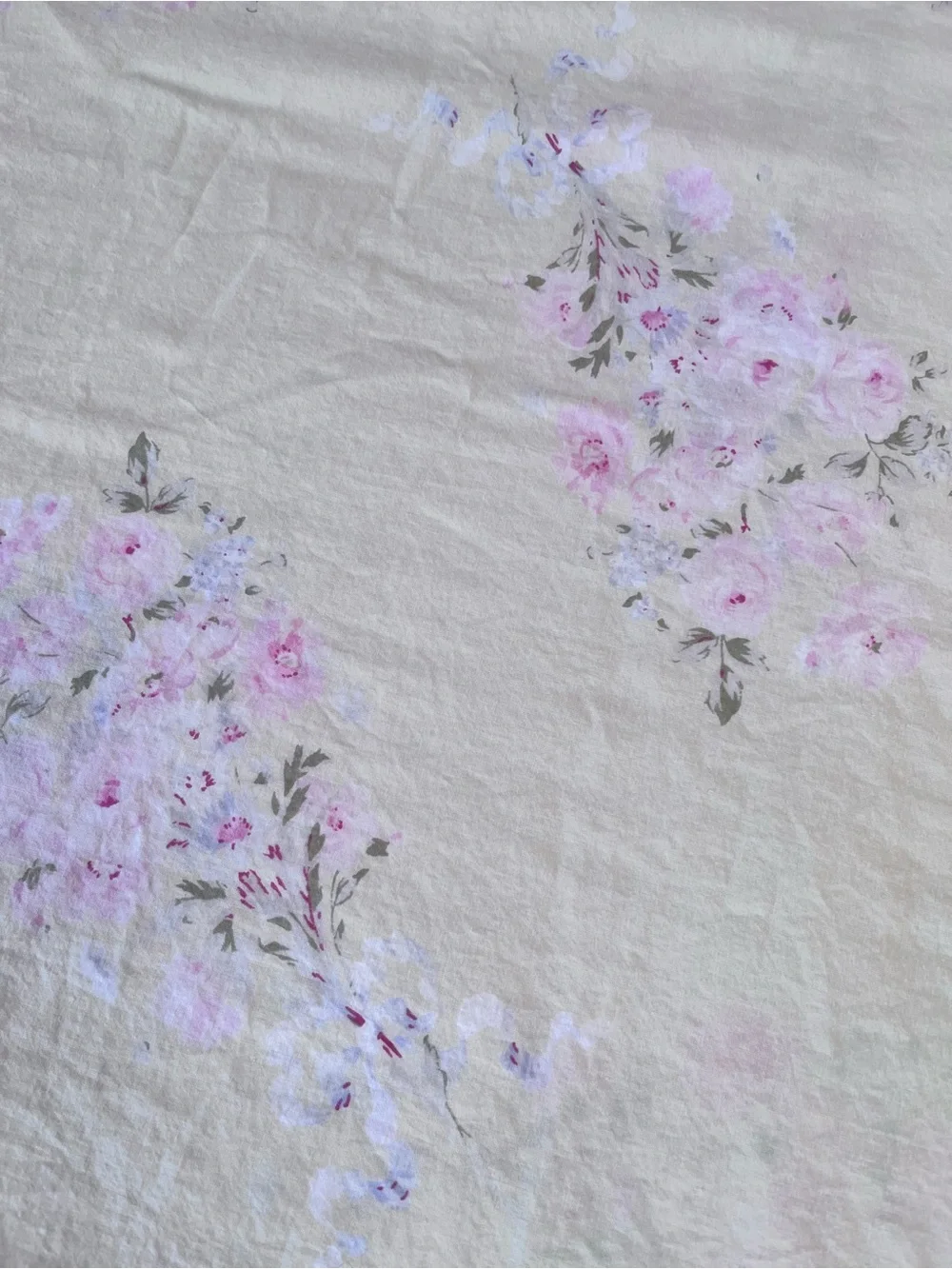 Shabby Chic Ruffled Tablecloth - Picture 10 of 12